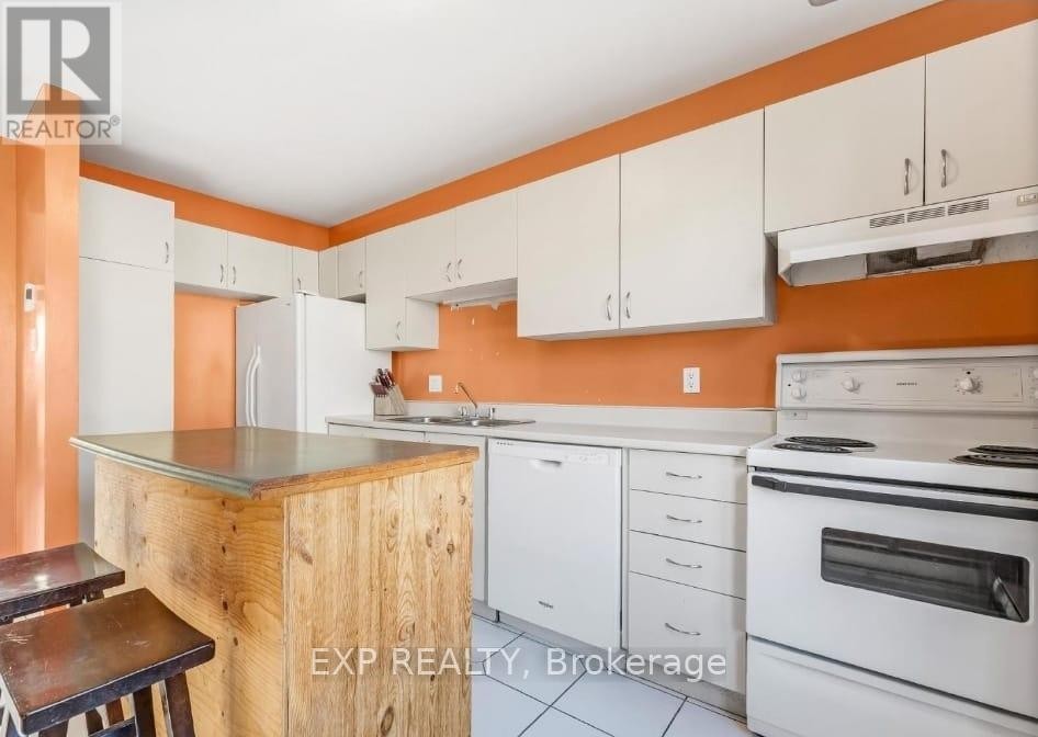 












BASEMENT - 2101 ERIC CRESCENT

,
Ottawa,




Ontario
K1B4P5

