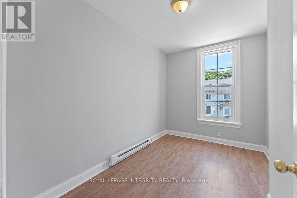 












34 - 34 MARKET STREET N

,
Smiths Falls,




Ontario
K7A2E6

