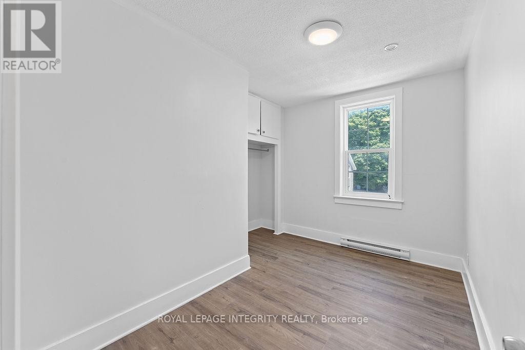 












34 - 34 MARKET STREET N

,
Smiths Falls,




Ontario
K7A2E6

