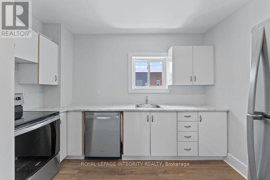 












34 - 34 MARKET STREET N

,
Smiths Falls,




Ontario
K7A2E6

