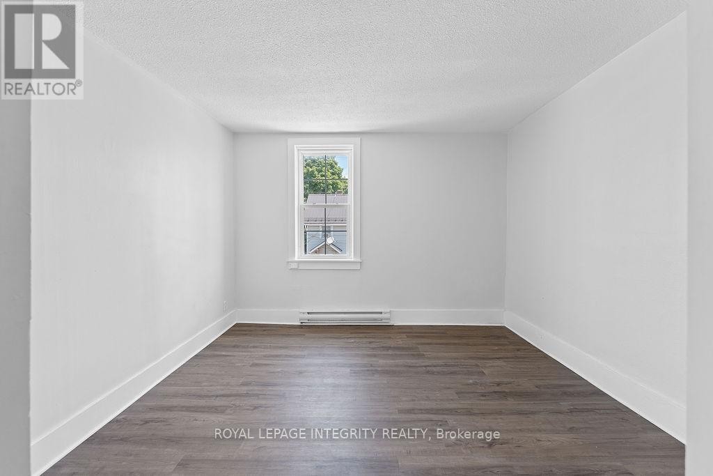 












34 - 34 MARKET STREET N

,
Smiths Falls,




Ontario
K7A2E6

