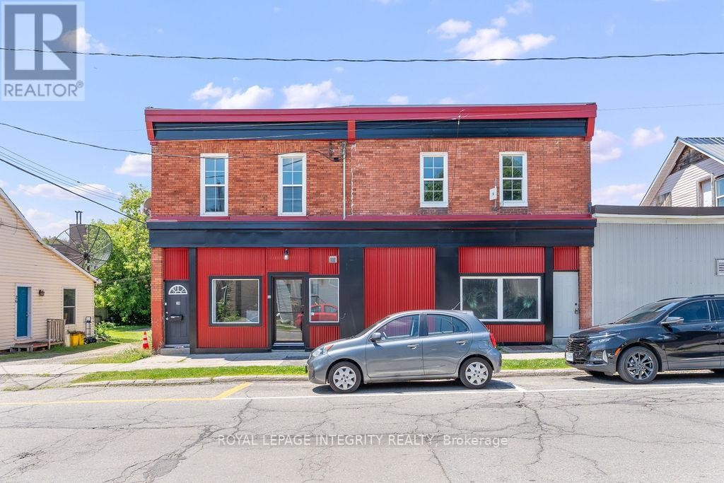 












34 - 34 MARKET STREET N

,
Smiths Falls,




Ontario
K7A2E6

