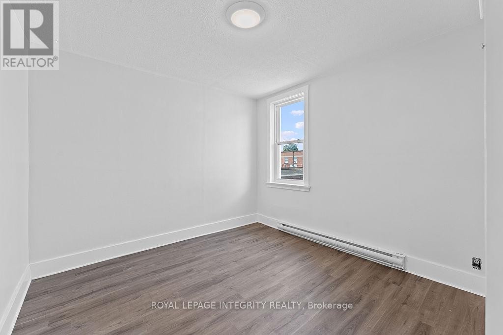 












34 - 34 MARKET STREET N

,
Smiths Falls,




Ontario
K7A2E6

