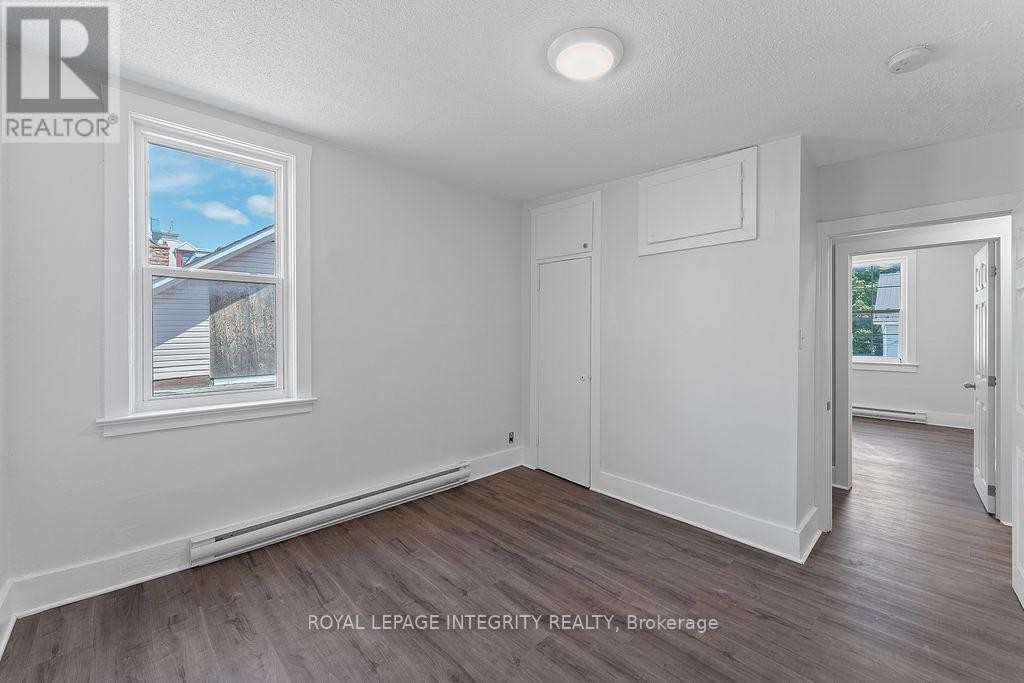 












34 - 34 MARKET STREET N

,
Smiths Falls,




Ontario
K7A2E6

