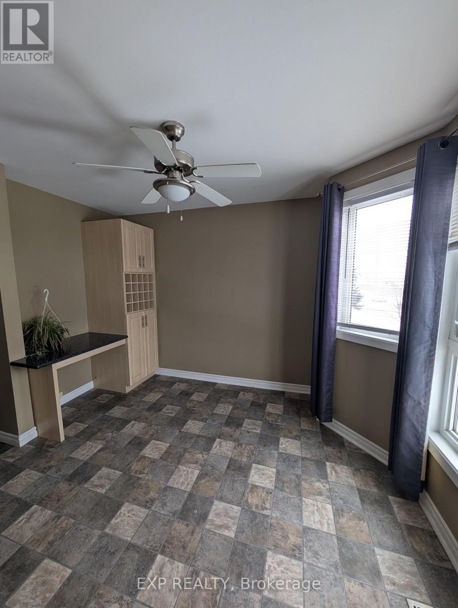 












3D CRESTLEA CRESCENT

,
Ottawa,




Ontario
K2G4N1

