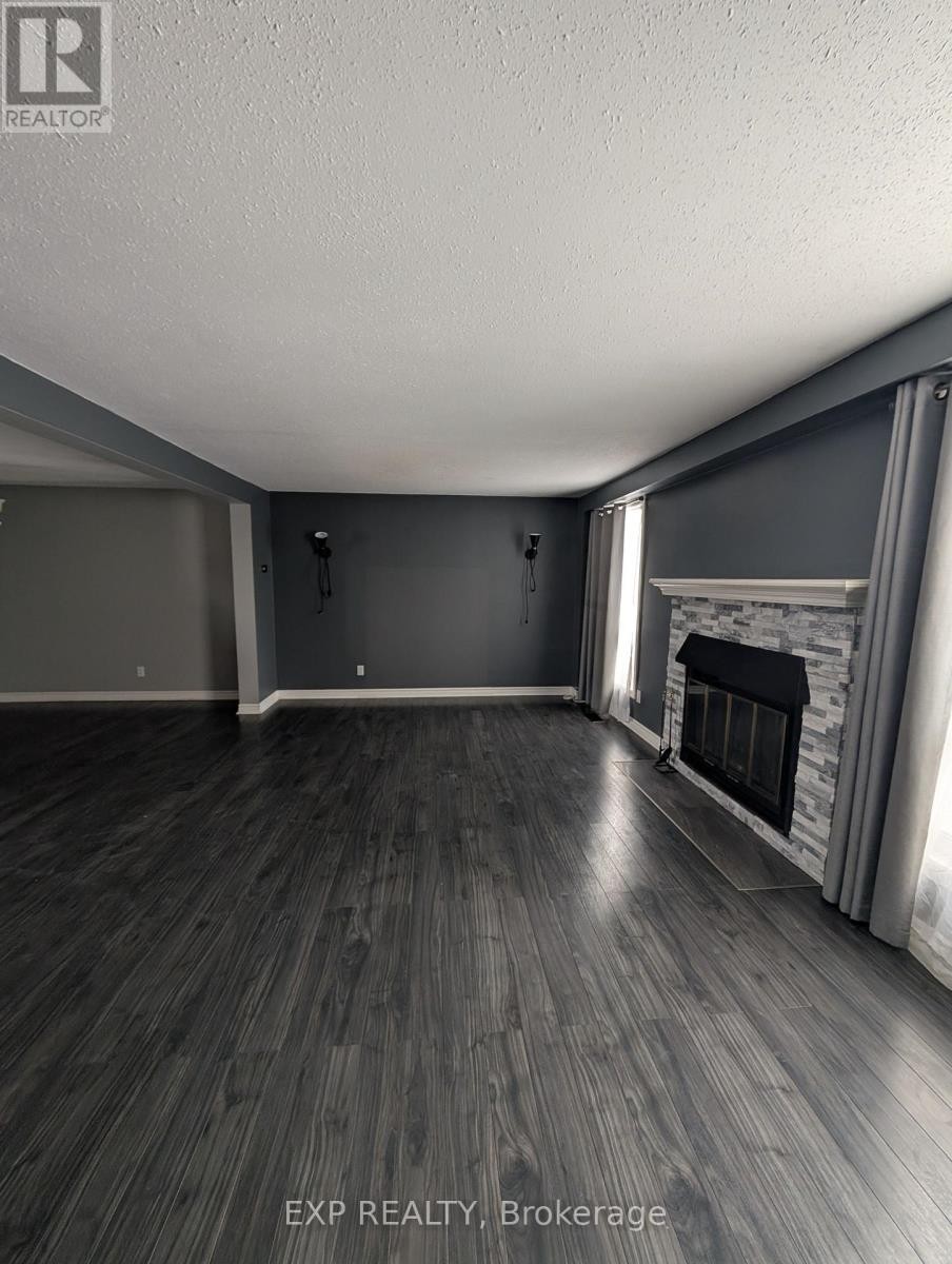 












3D CRESTLEA CRESCENT

,
Ottawa,




Ontario
K2G4N1

