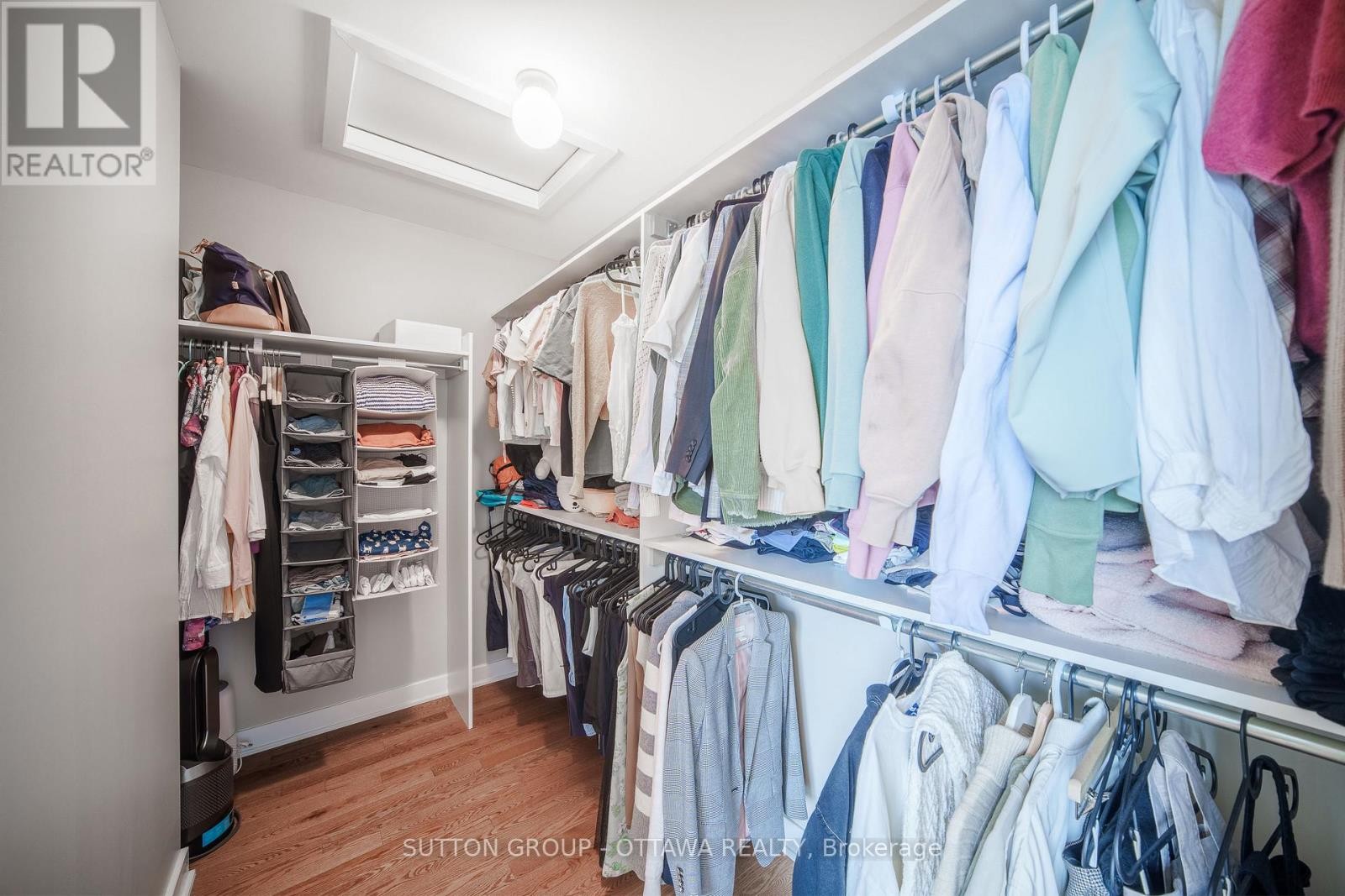 












726 OCTAVE GROVE

,
Ottawa,




Ontario
K1X0C7

