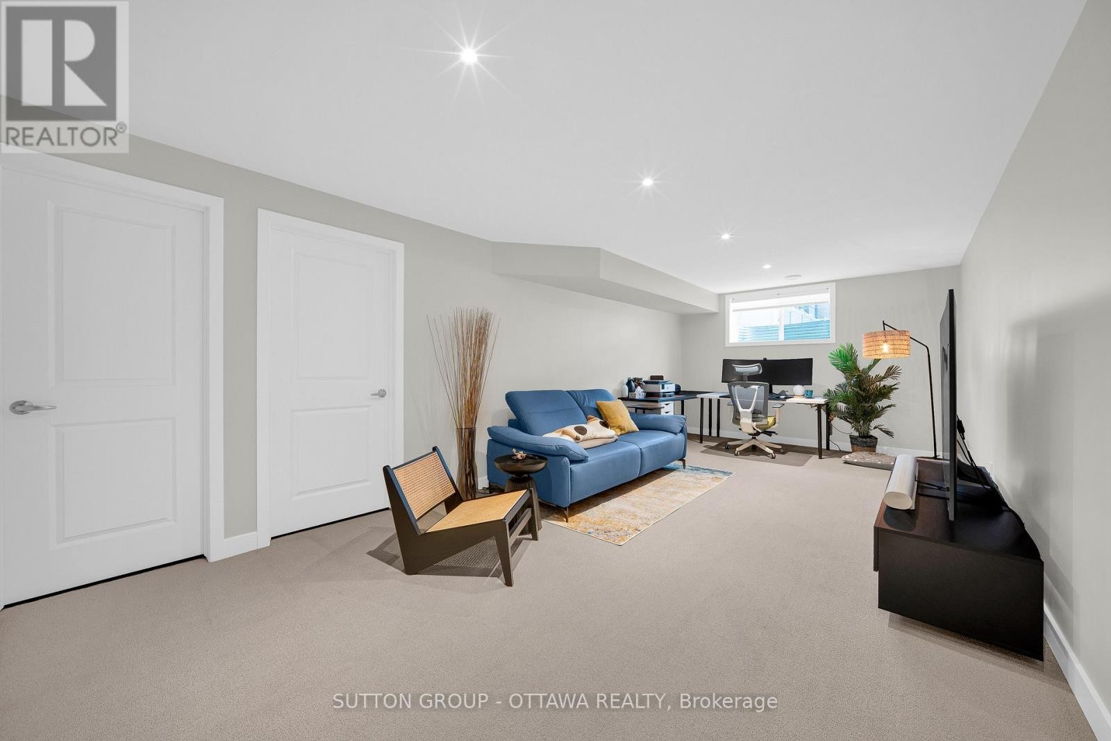 












726 OCTAVE GROVE

,
Ottawa,




Ontario
K1X0C7

