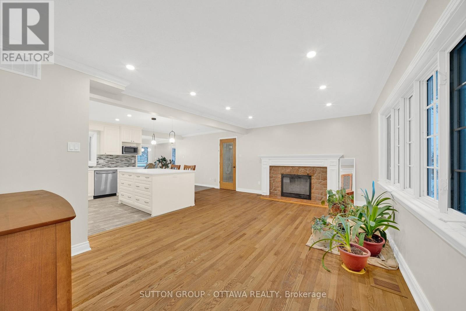 












661 BLAIR ROAD

,
Ottawa,




Ontario
K1J7M4

