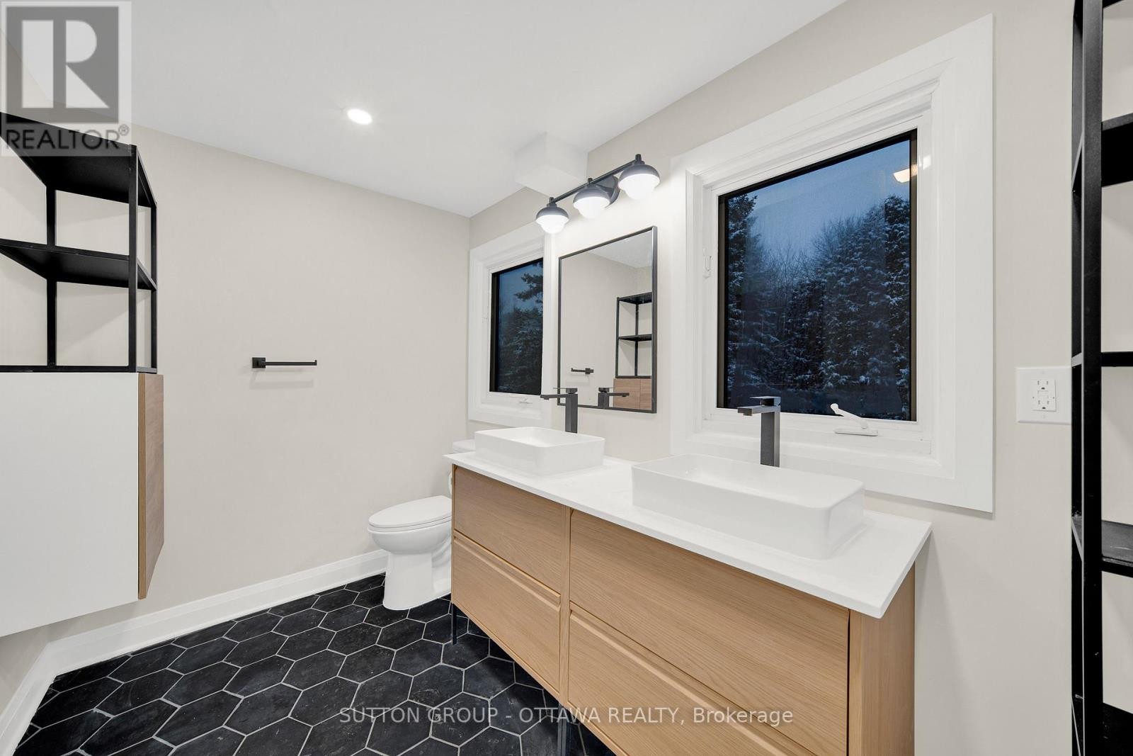 












661 BLAIR ROAD

,
Ottawa,




Ontario
K1J7M4

