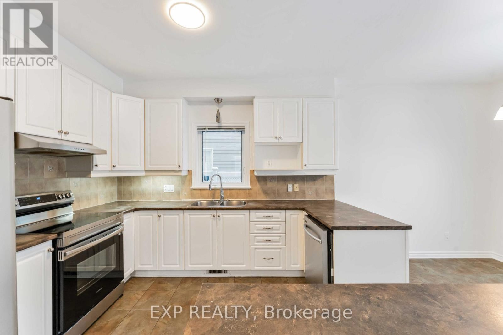 












119 ANFIELD CRESCENT

,
Ottawa,




Ontario
K2G7B7

