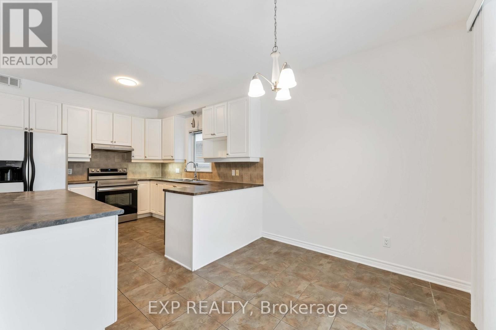 












119 ANFIELD CRESCENT

,
Ottawa,




Ontario
K2G7B7

