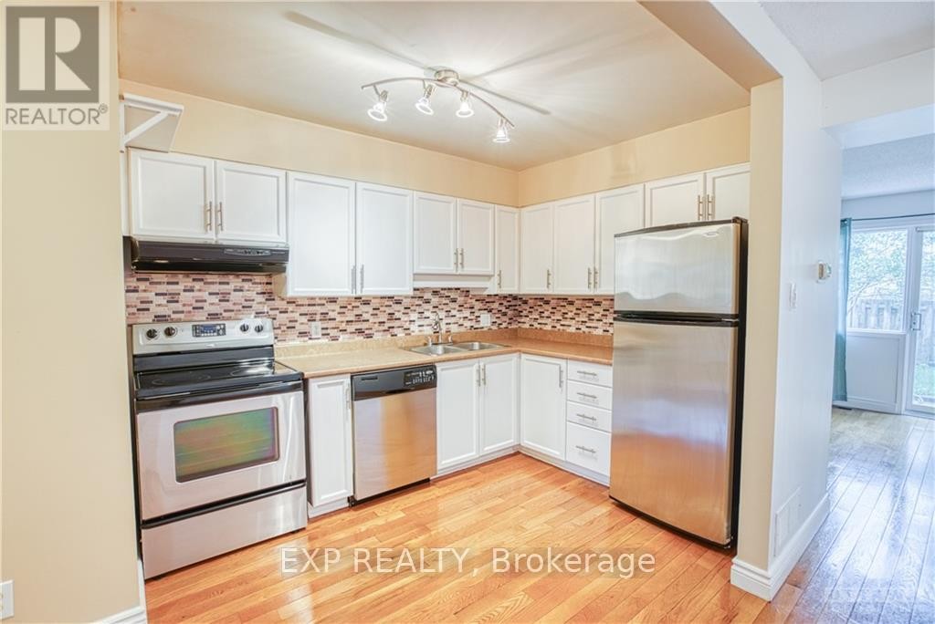 












55 ROYAL FIELD CRESCENT

,
Ottawa,




Ontario
K2J4E2

