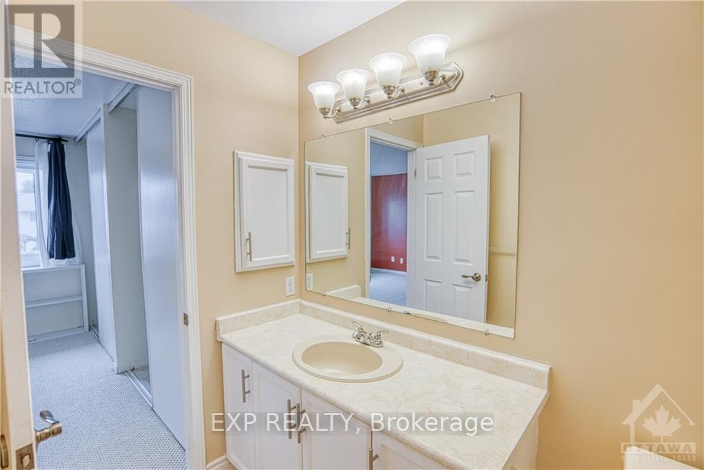 












55 ROYAL FIELD CRESCENT

,
Ottawa,




Ontario
K2J4E2

