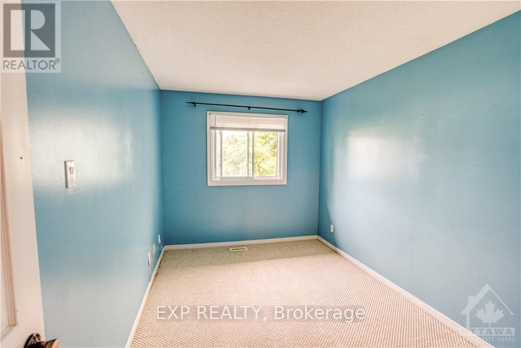 












55 ROYAL FIELD CRESCENT

,
Ottawa,




Ontario
K2J4E2

