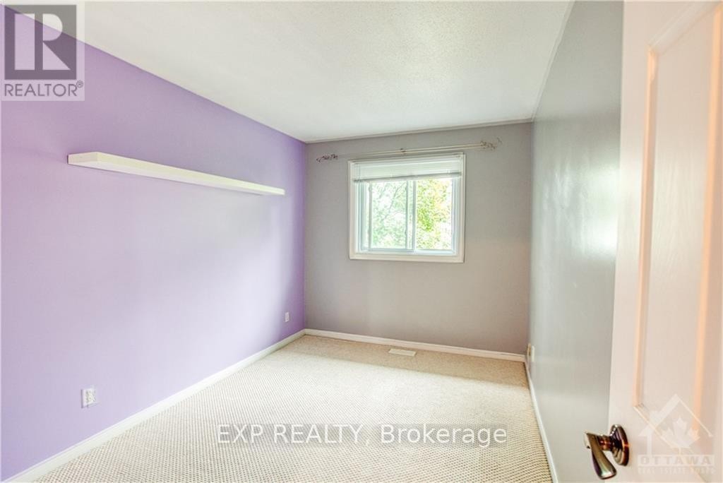 












55 ROYAL FIELD CRESCENT

,
Ottawa,




Ontario
K2J4E2

