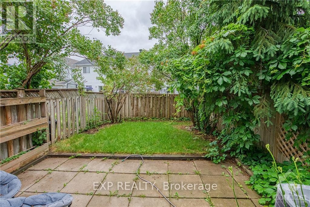 












55 ROYAL FIELD CRESCENT

,
Ottawa,




Ontario
K2J4E2

