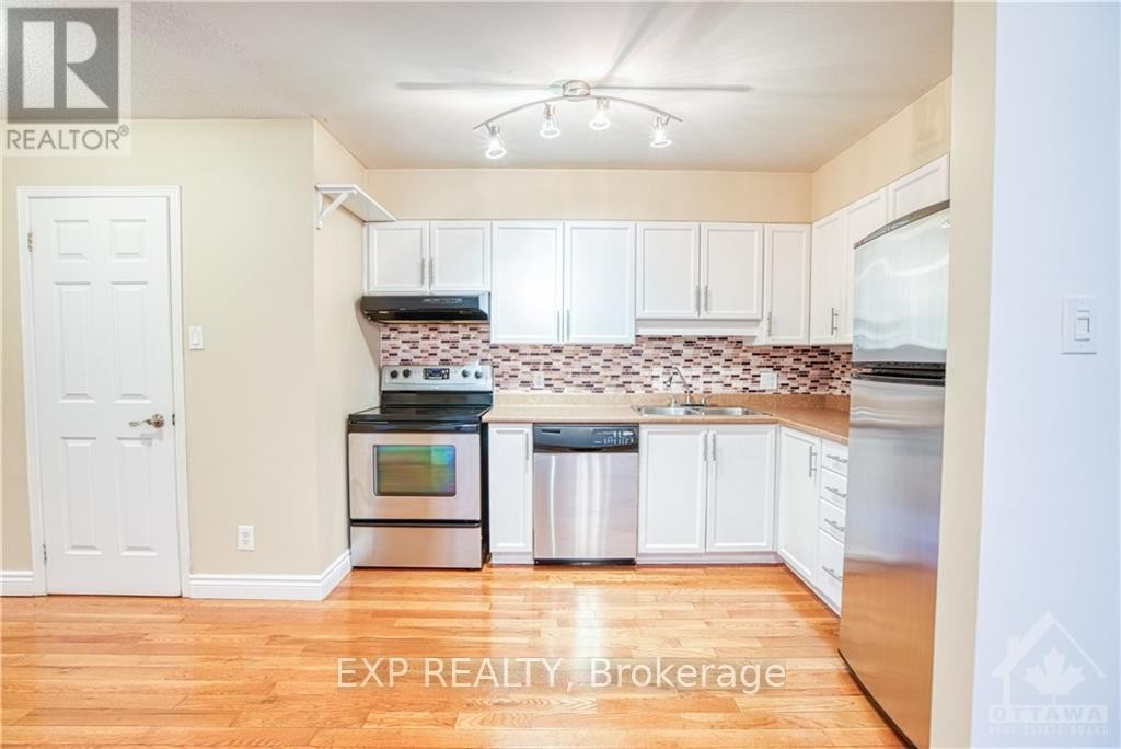 












55 ROYAL FIELD CRESCENT

,
Ottawa,




Ontario
K2J4E2

