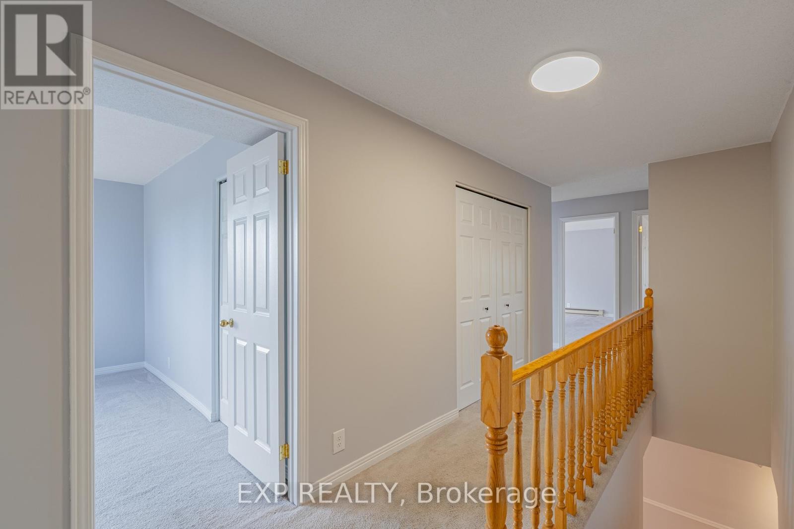 












208 STRATAS COURT

,
Ottawa,




Ontario
K2L3K5

