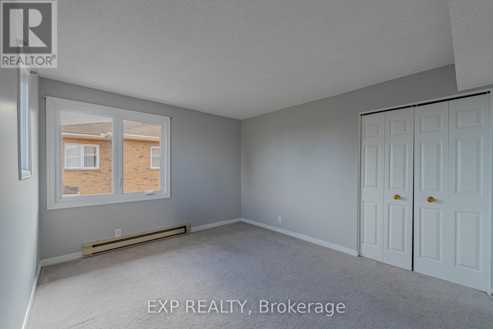 












208 STRATAS COURT

,
Ottawa,




Ontario
K2L3K5

