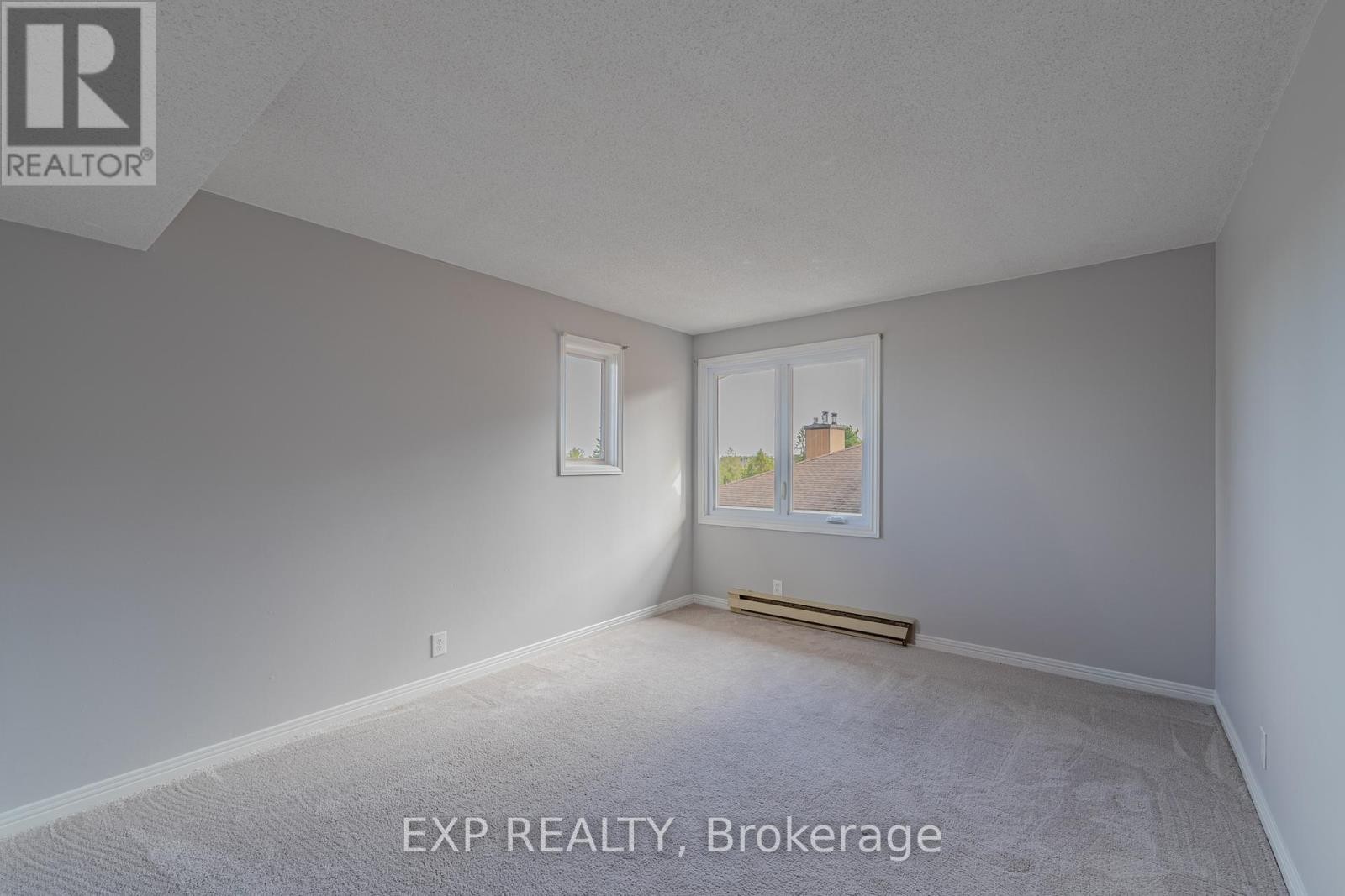 












208 STRATAS COURT

,
Ottawa,




Ontario
K2L3K5

