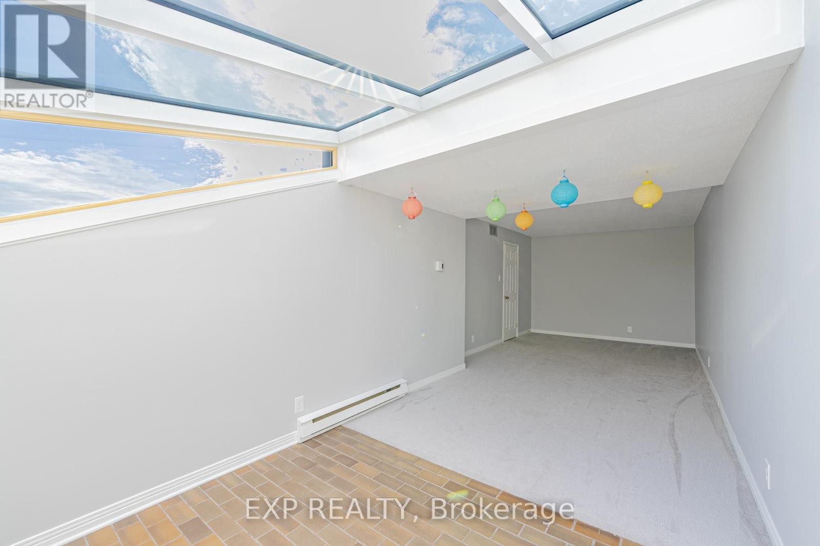 












208 STRATAS COURT

,
Ottawa,




Ontario
K2L3K5

