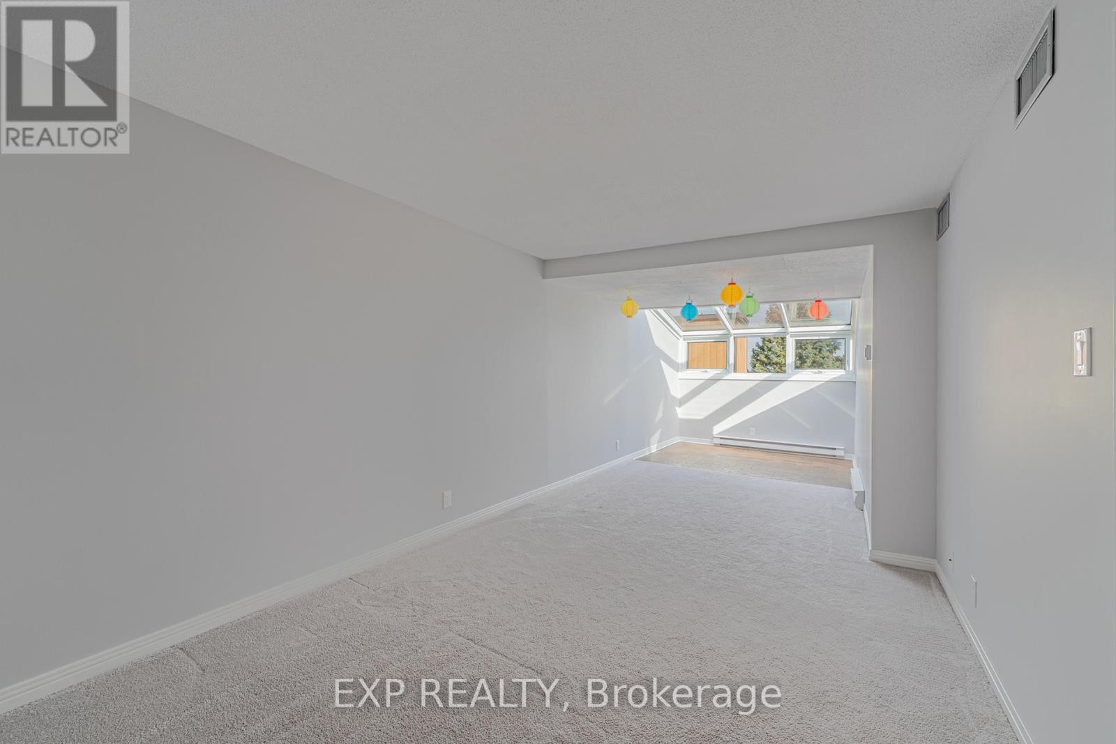 












208 STRATAS COURT

,
Ottawa,




Ontario
K2L3K5

