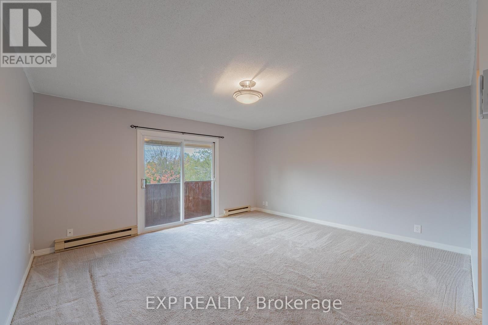 












208 STRATAS COURT

,
Ottawa,




Ontario
K2L3K5

