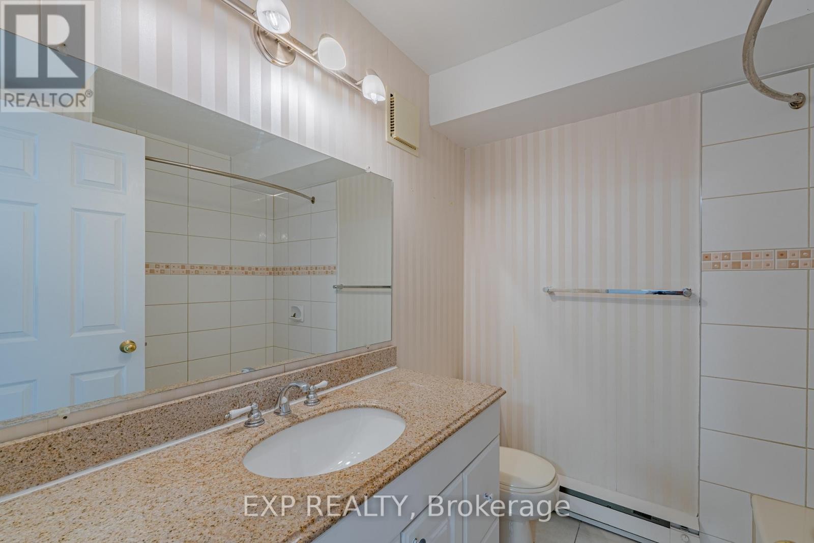 












208 STRATAS COURT

,
Ottawa,




Ontario
K2L3K5

