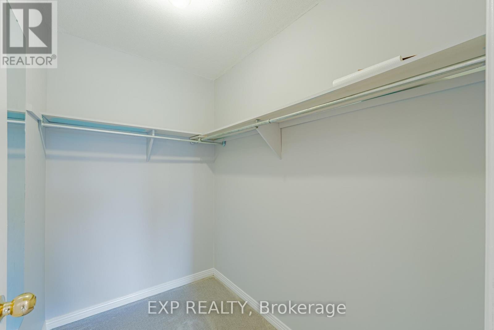 












208 STRATAS COURT

,
Ottawa,




Ontario
K2L3K5

