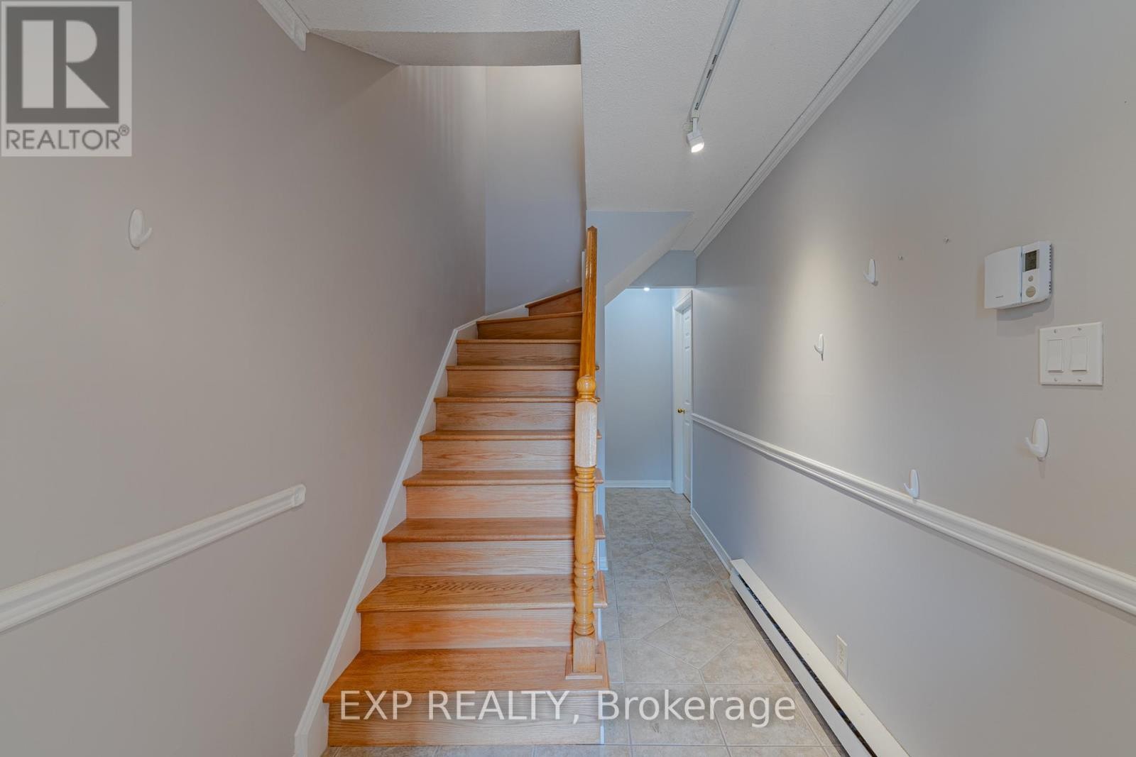 












208 STRATAS COURT

,
Ottawa,




Ontario
K2L3K5

