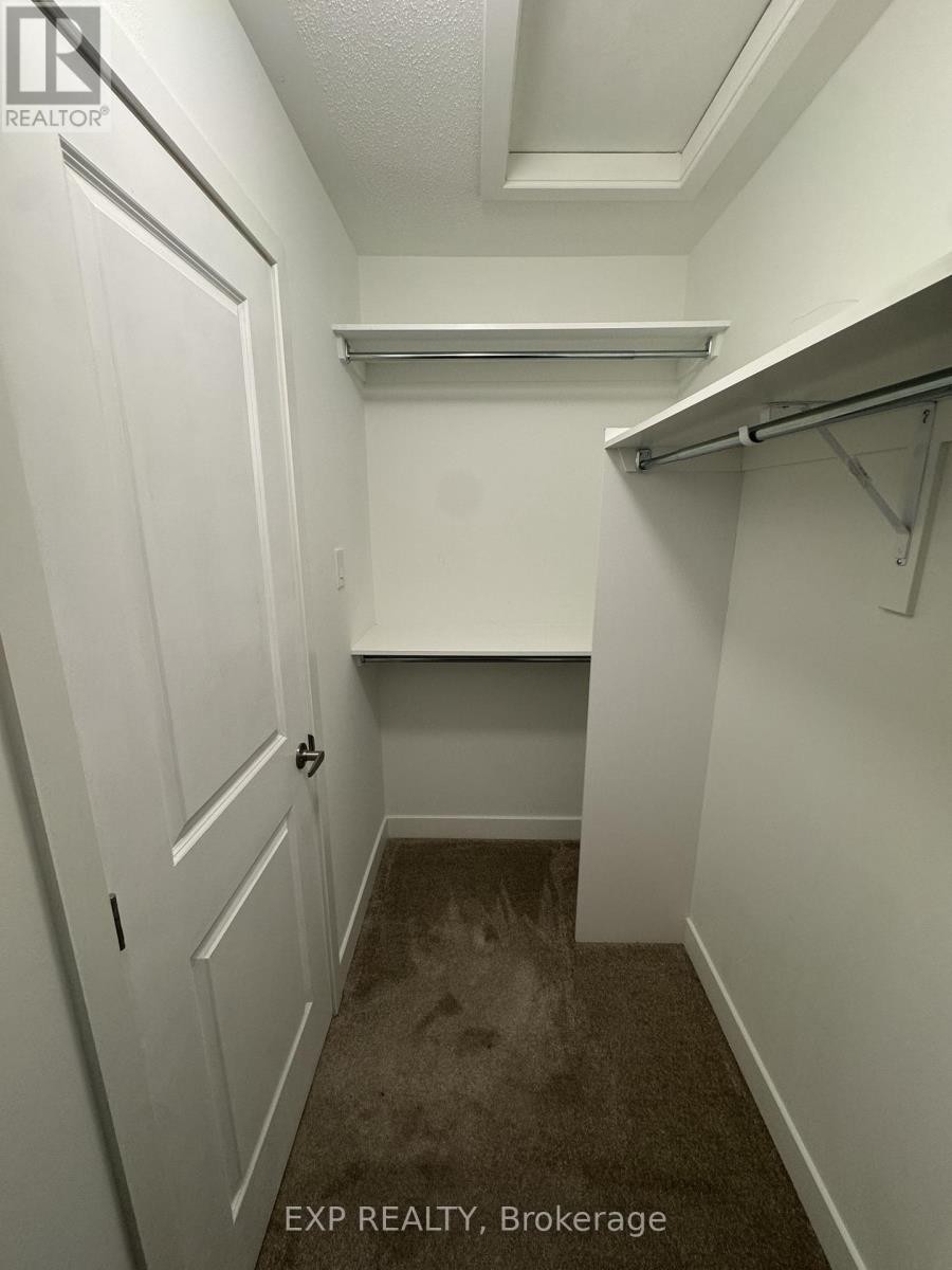 












914 ALVAREZ LANE

,
Ottawa,




Ontario
K1T0W2

