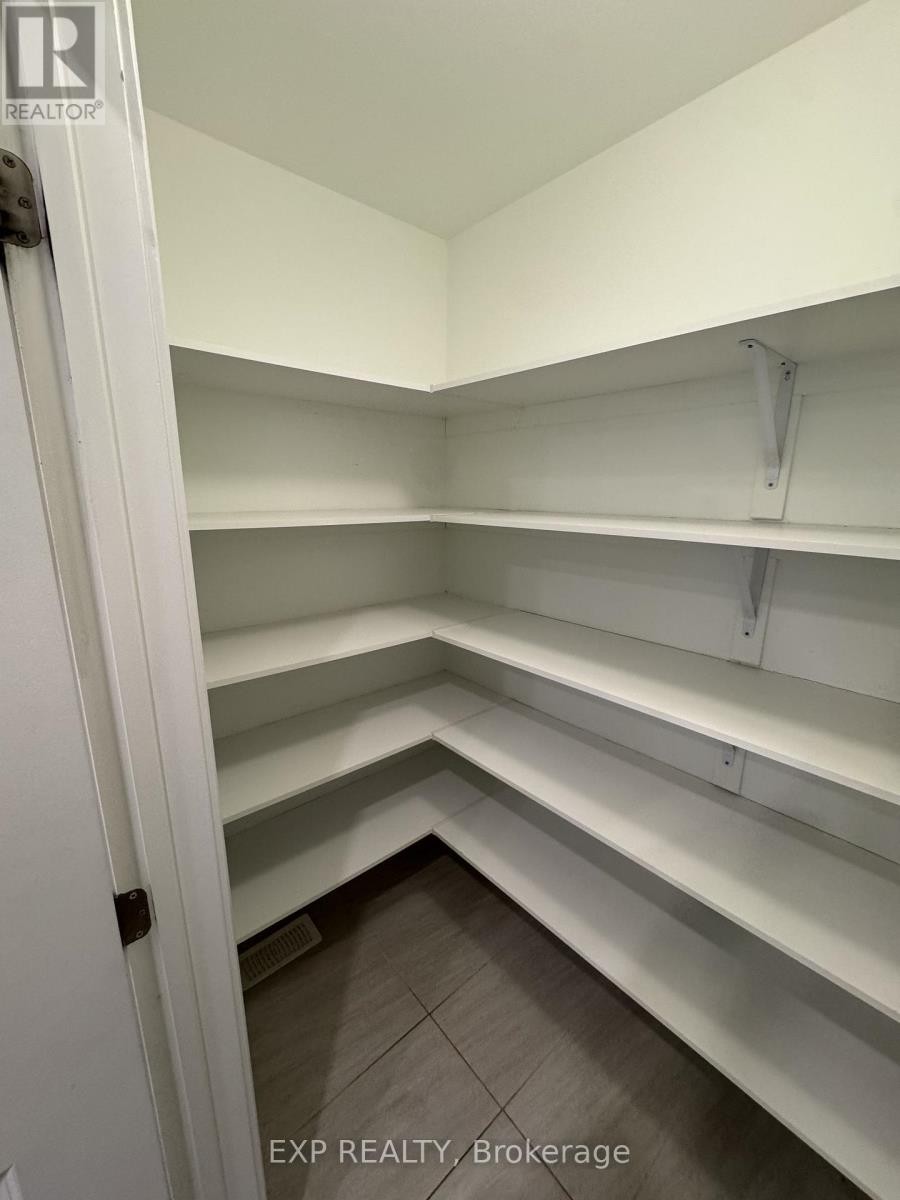 












914 ALVAREZ LANE

,
Ottawa,




Ontario
K1T0W2

