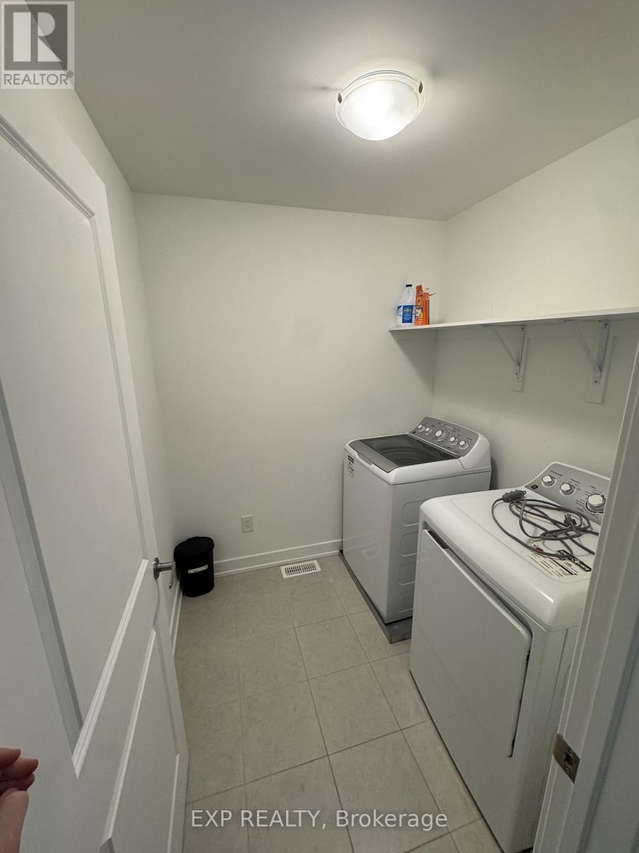 












914 ALVAREZ LANE

,
Ottawa,




Ontario
K1T0W2

