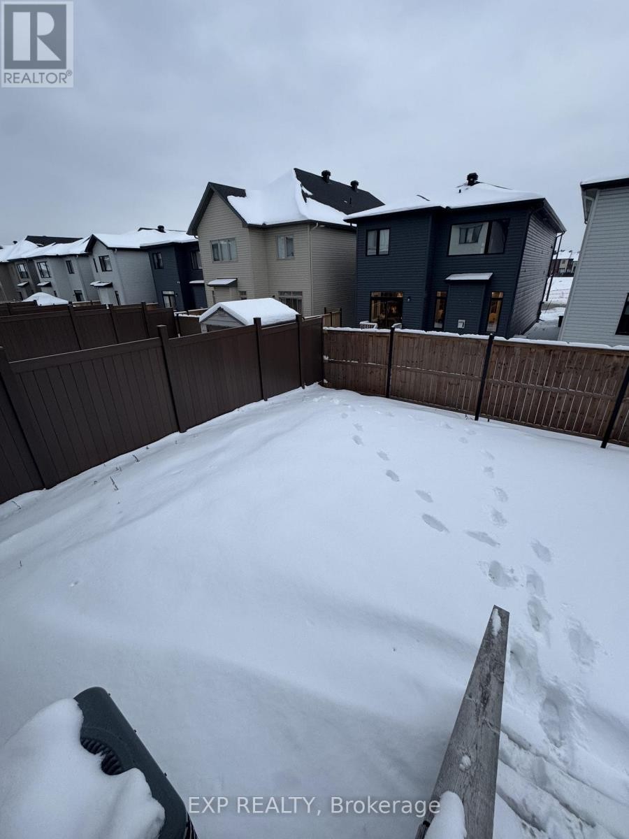 












914 ALVAREZ LANE

,
Ottawa,




Ontario
K1T0W2

