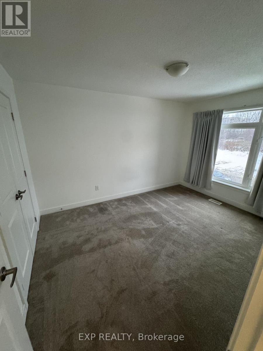 












914 ALVAREZ LANE

,
Ottawa,




Ontario
K1T0W2

