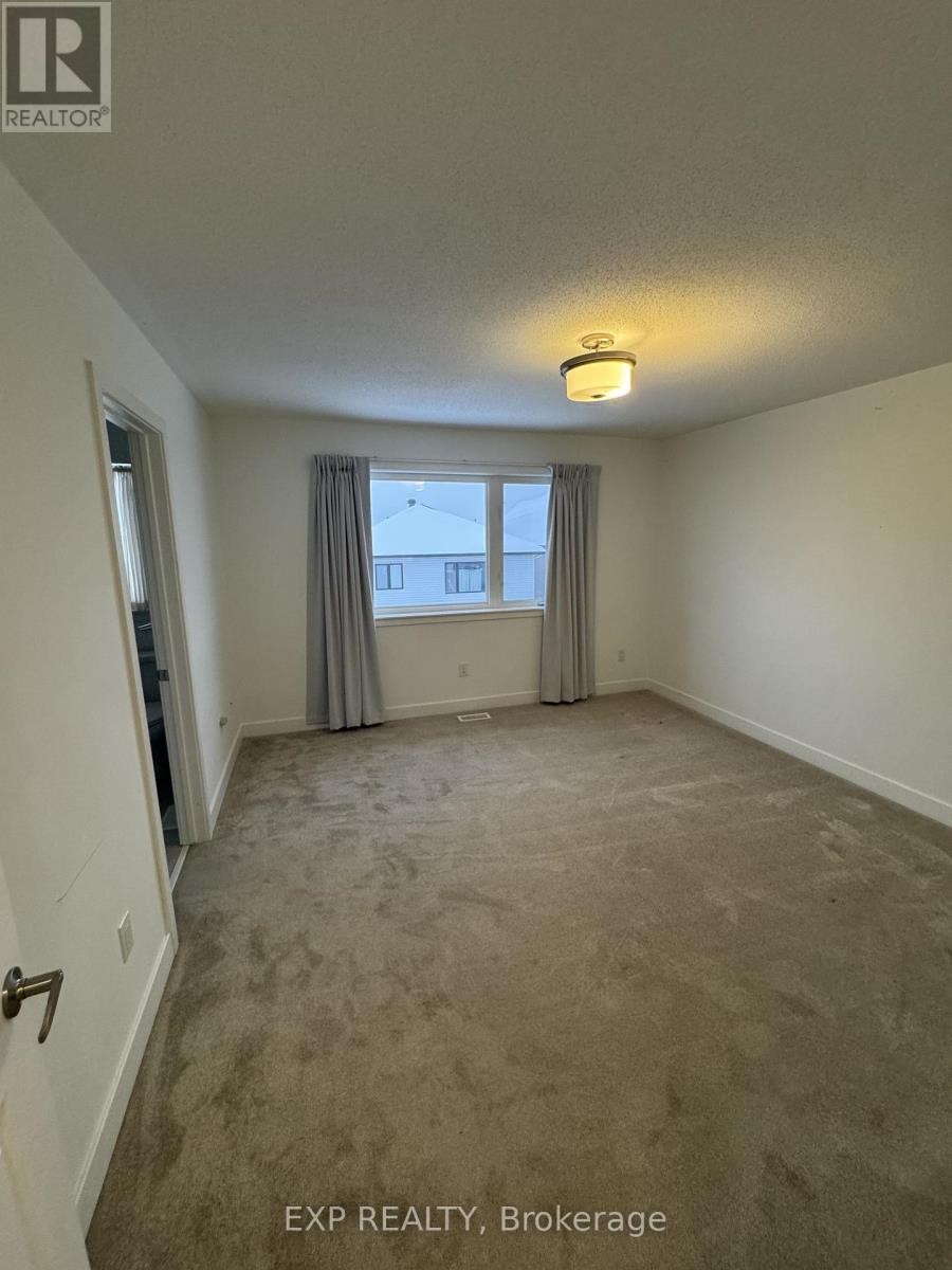 












914 ALVAREZ LANE

,
Ottawa,




Ontario
K1T0W2

