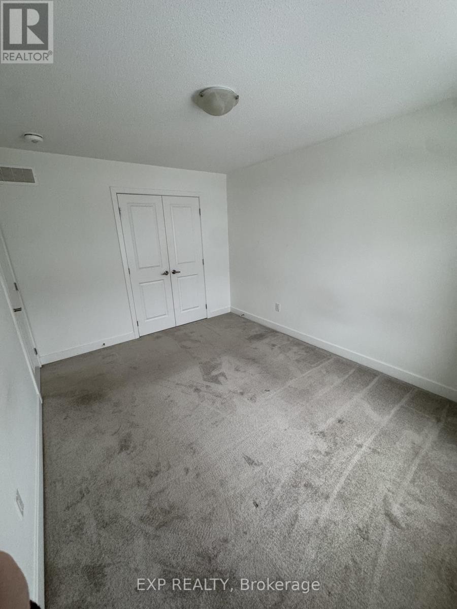 












914 ALVAREZ LANE

,
Ottawa,




Ontario
K1T0W2

