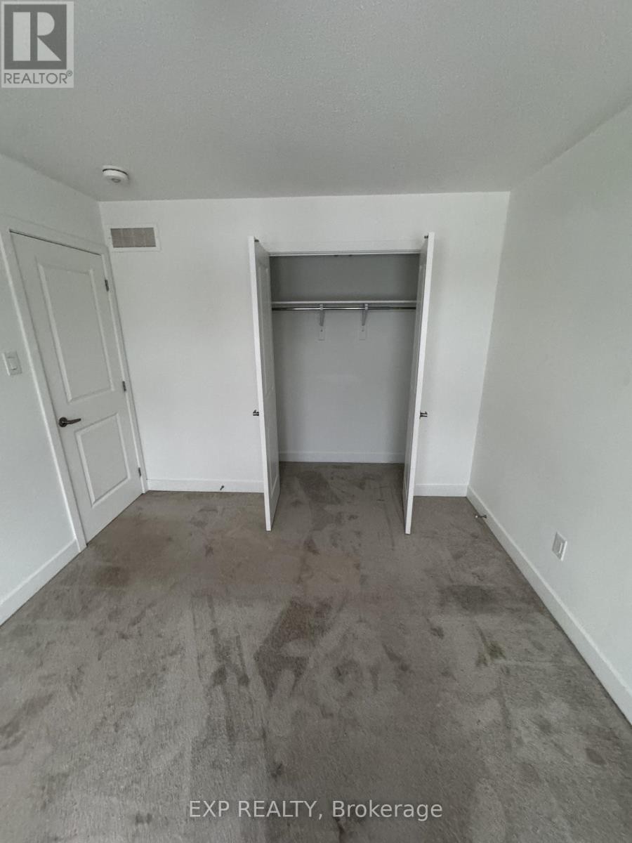 












914 ALVAREZ LANE

,
Ottawa,




Ontario
K1T0W2

