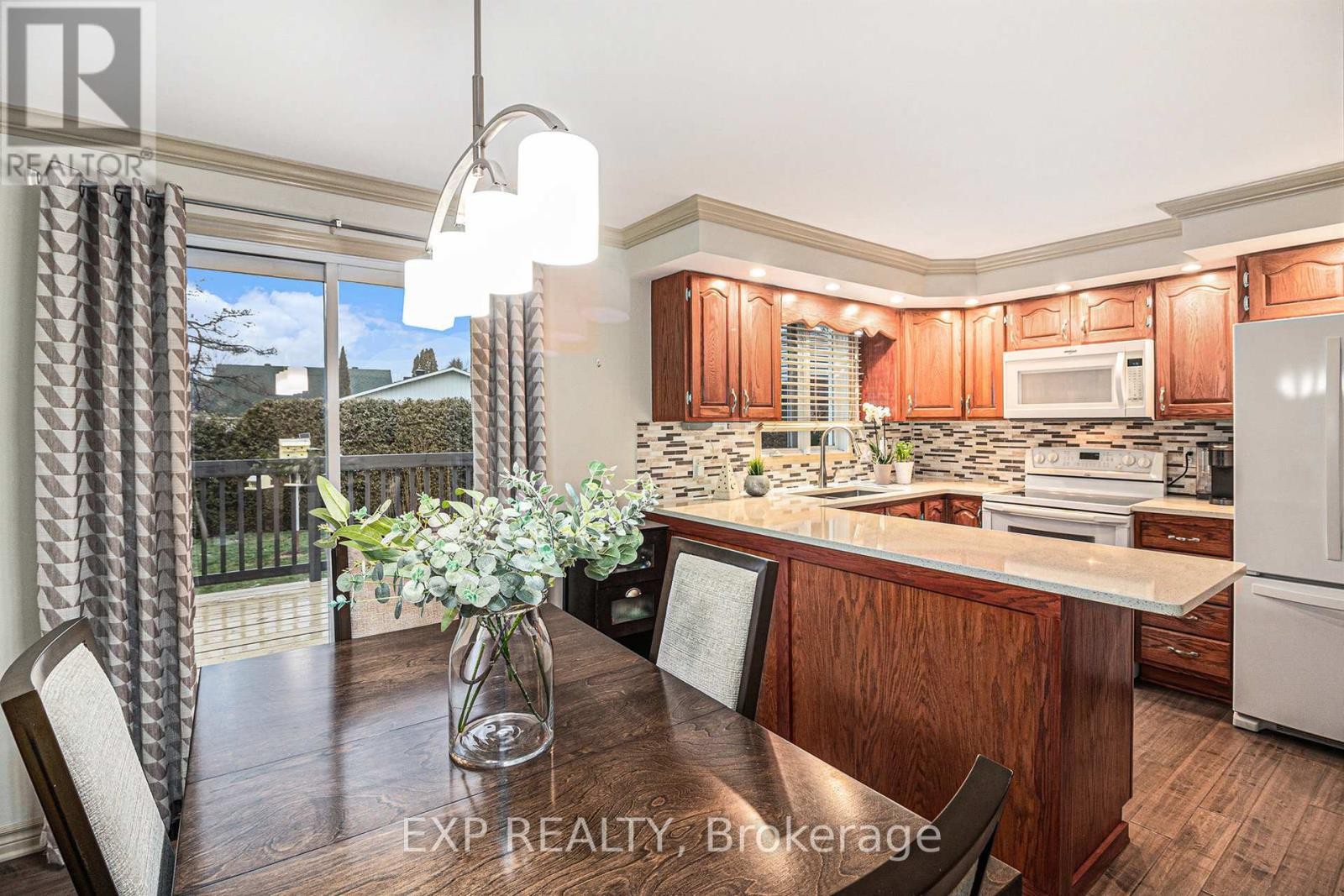 












2 CASTLEBEAU STREET

,
Russell,




Ontario
K0A1W0

