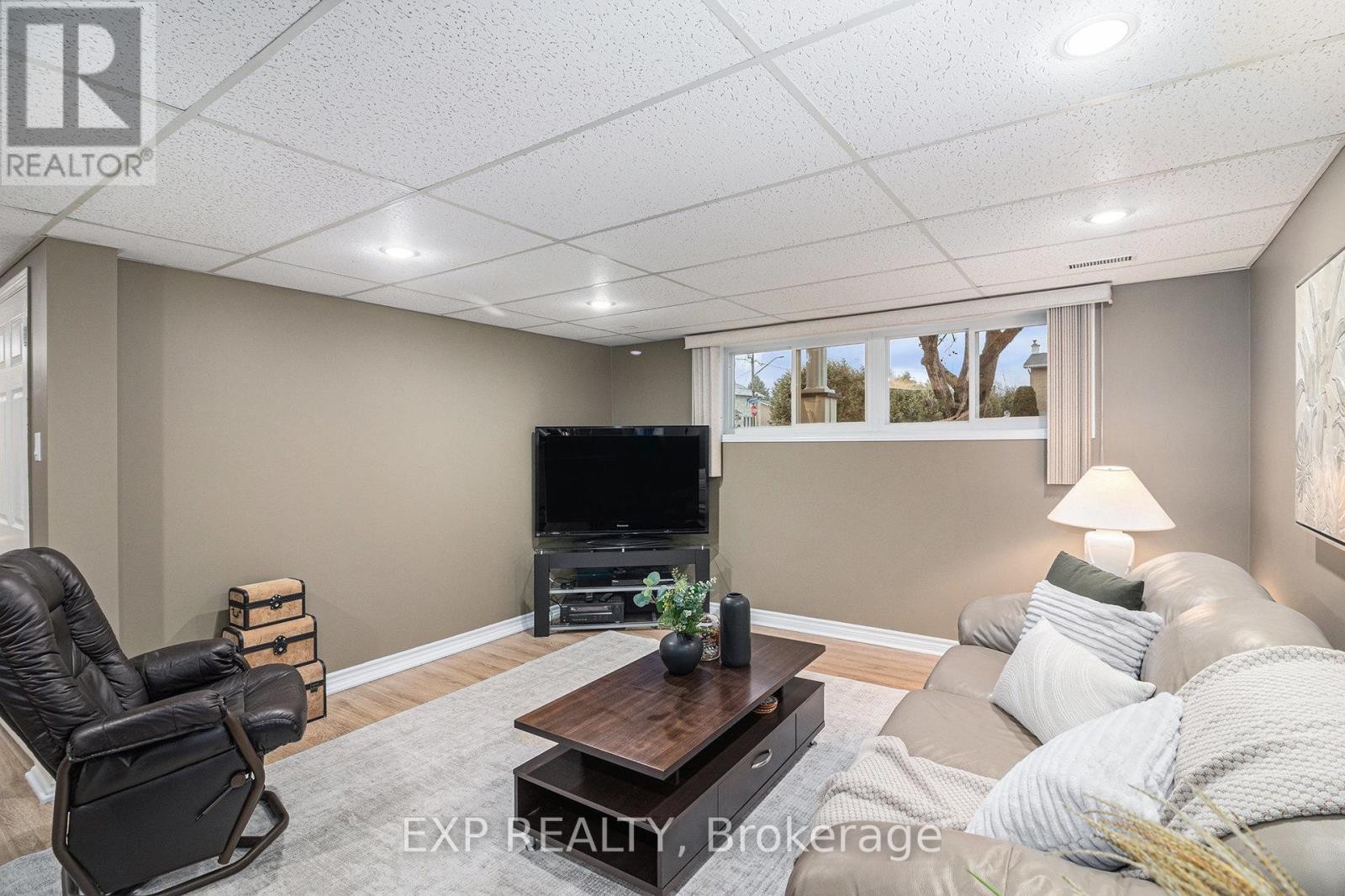 












2 CASTLEBEAU STREET

,
Russell,




Ontario
K0A1W0

