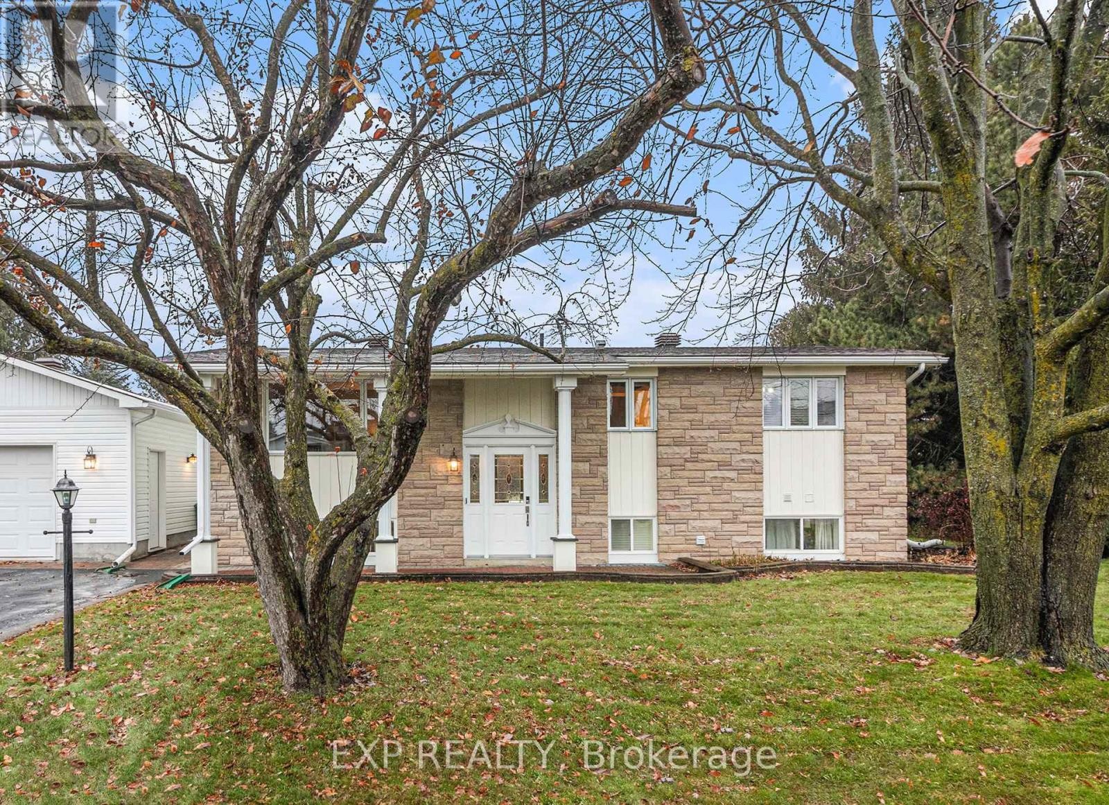 












2 CASTLEBEAU STREET

,
Russell,




Ontario
K0A1W0

