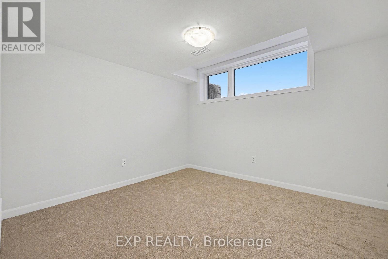 












1116 CREEKWAY PRIVATE

,
Ottawa,




Ontario
K2T0R8

