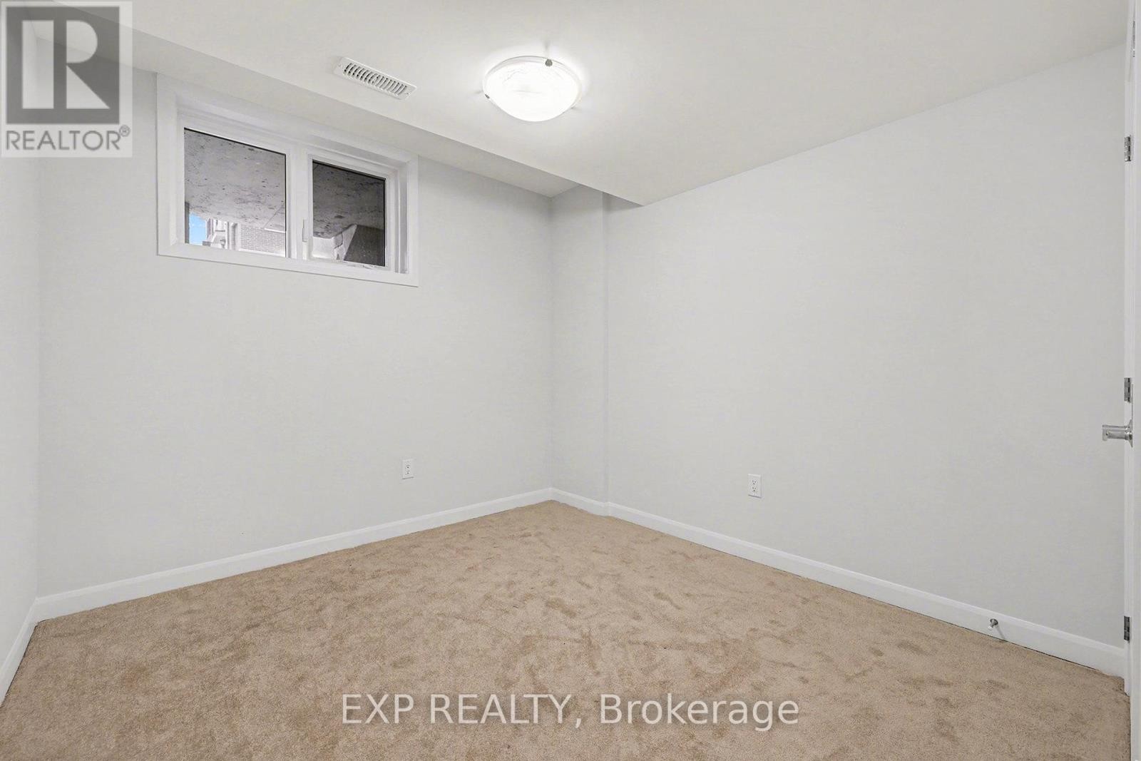 












1116 CREEKWAY PRIVATE

,
Ottawa,




Ontario
K2T0R8

