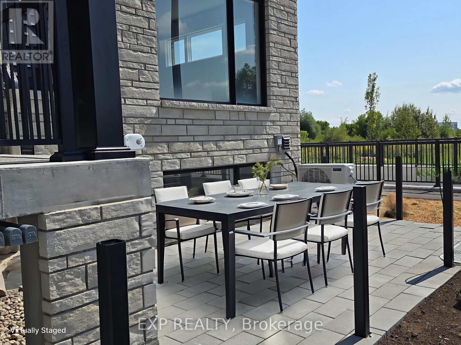 












1116 CREEKWAY PRIVATE

,
Ottawa,




Ontario
K2T0R8

