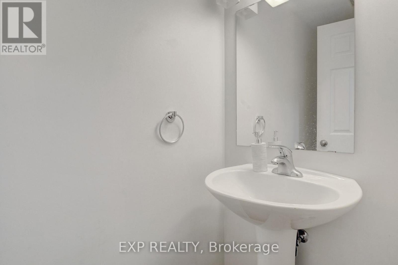 












4 - 1220 MCWATTERS ROAD

,
Ottawa,




Ontario
K2C3Y1

