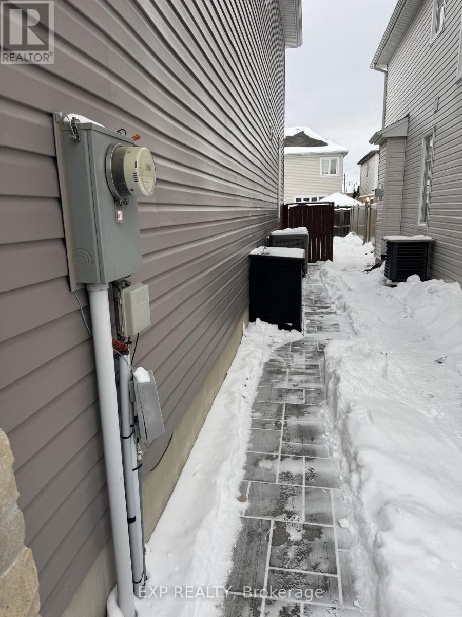 












231 BRAMBLING WAY

,
Ottawa,




Ontario
K2J0E4

