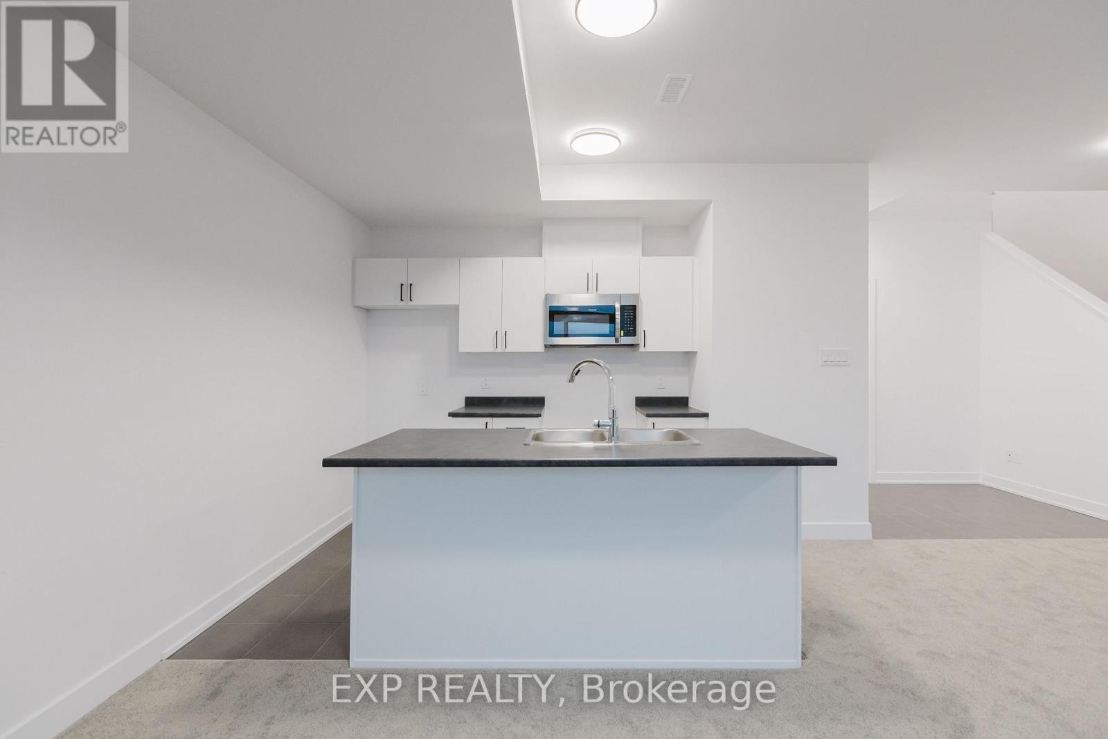 












203 SILHOUETTE PRIVATE

,
Ottawa,




Ontario
K2J7J8

