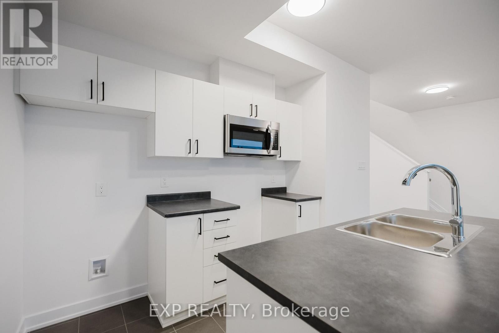 












203 SILHOUETTE PRIVATE

,
Ottawa,




Ontario
K2J7J8

