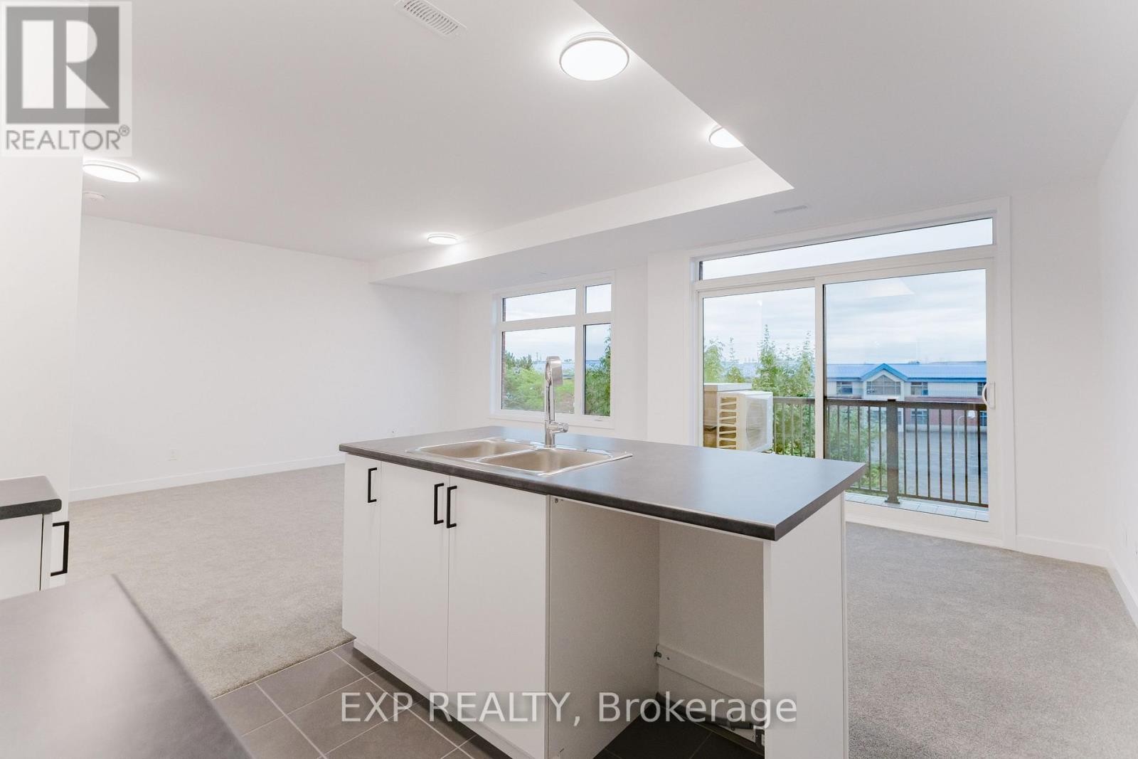 












203 SILHOUETTE PRIVATE

,
Ottawa,




Ontario
K2J7J8

